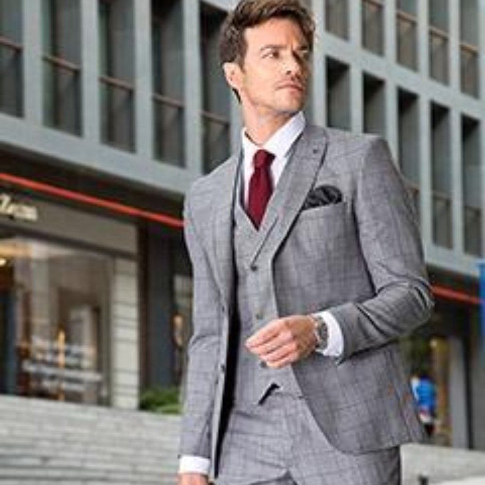 Brand NEW 3 PIECES SLIM FIT SUIT PLAID PATTERN.